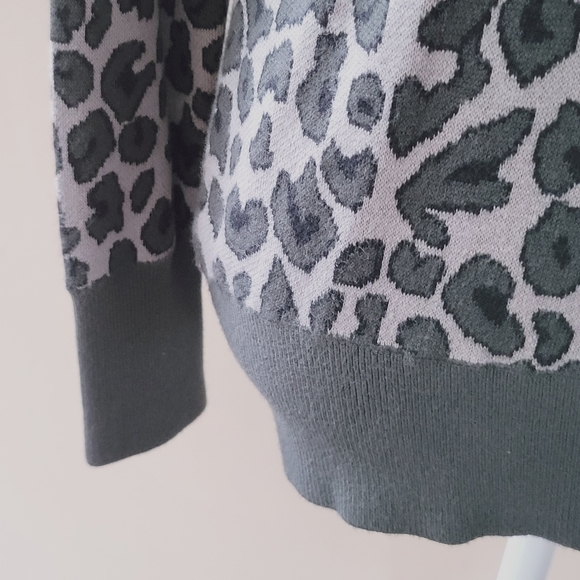 Isaac Mizrahi leopard print sweater size s… - Picture 4 of 9
